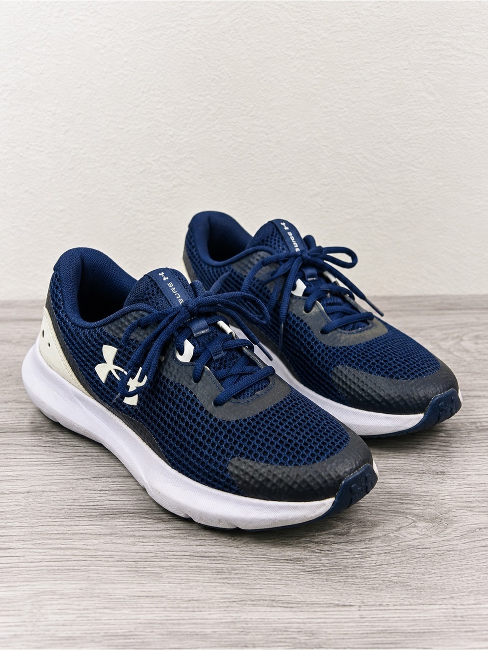 Under Armour Surge Running Sneakers Navy/White Men’s Size 9.5